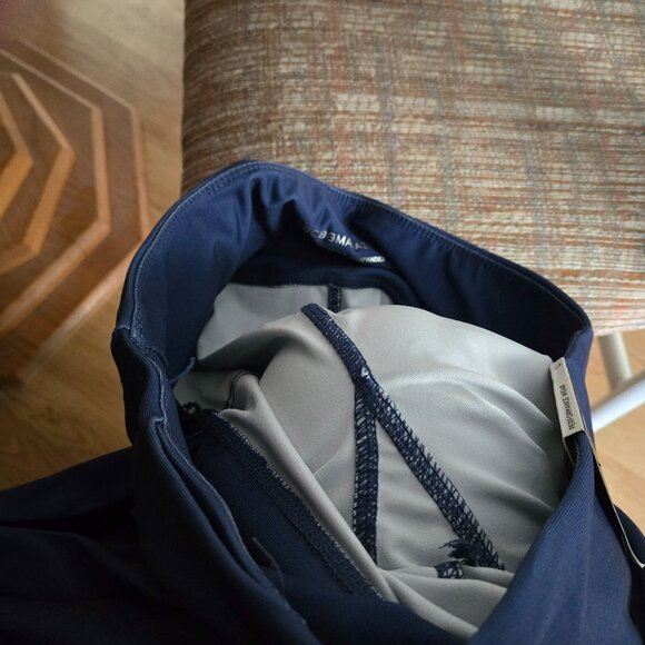 NWT High waisted breathable moisture wicking leggings - Picture 4 of 5